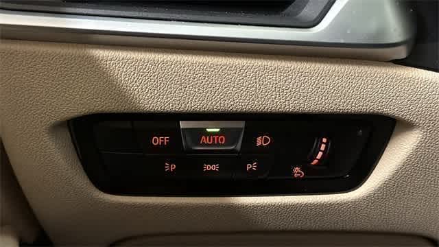 Thumbnail: 2021 BMW 3 Series - 16