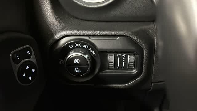 Thumbnail: 2021 Jeep Gladiator - 14