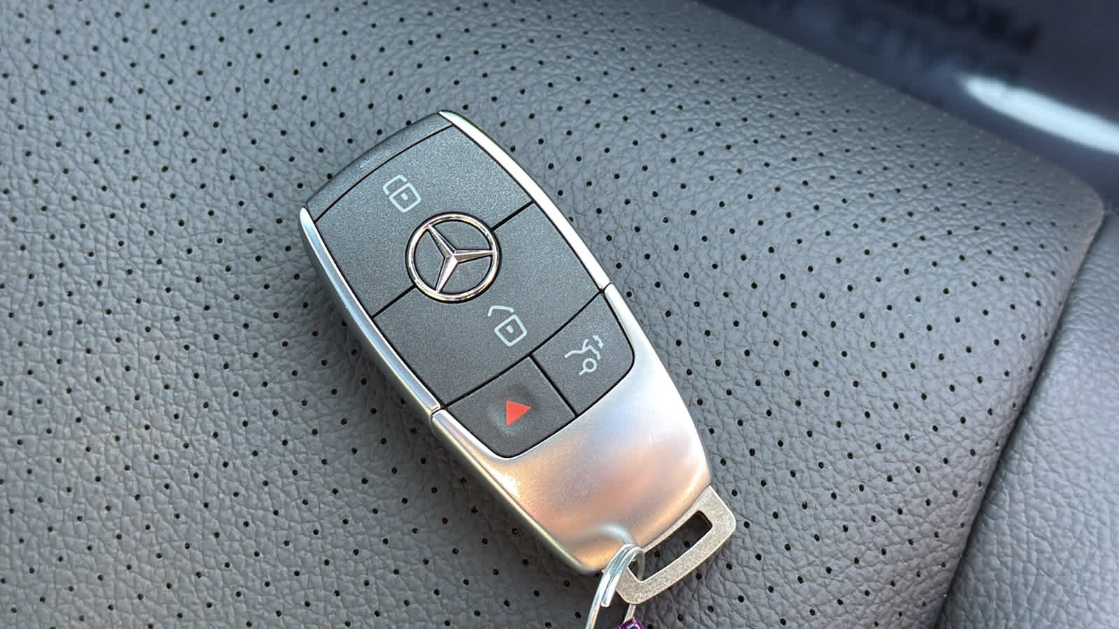 Thumbnail: 2026 Mercedes-Benz GLE - 38