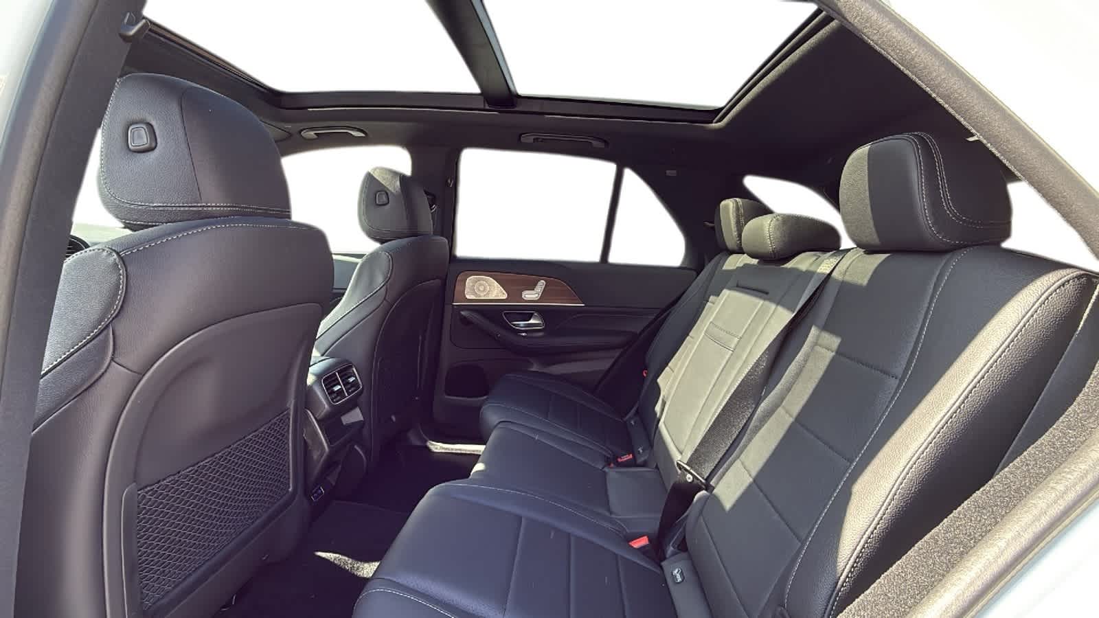 Thumbnail: 2026 Mercedes-Benz GLE - 6