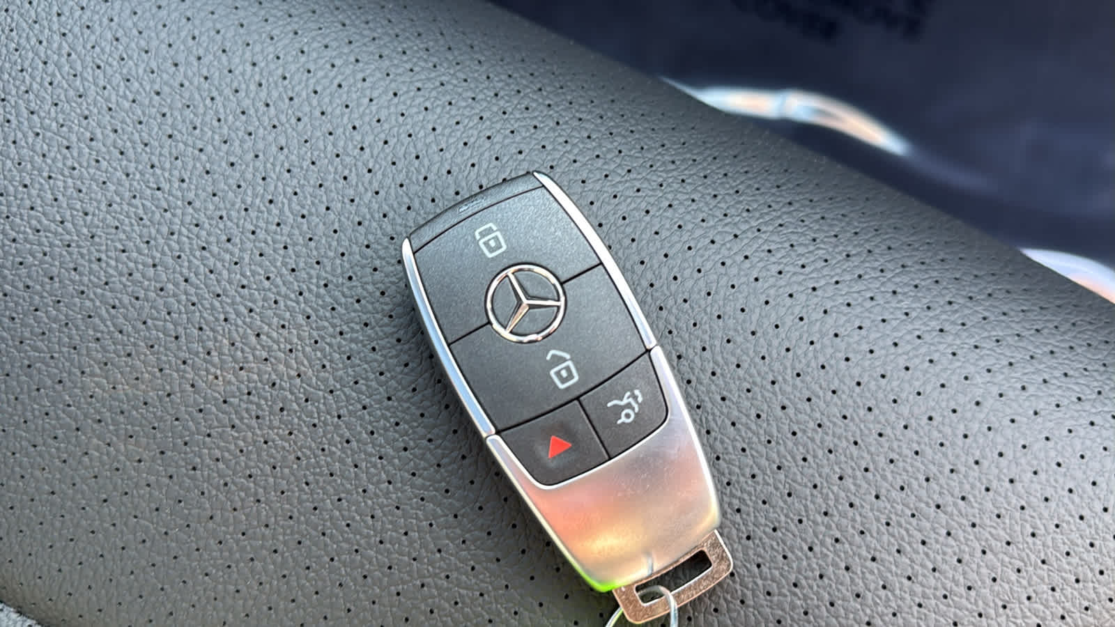 Thumbnail: 2026 Mercedes-Benz GLE - 39