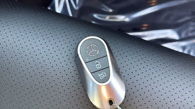 Thumbnail: 2025 Mercedes-Benz GLC - 36