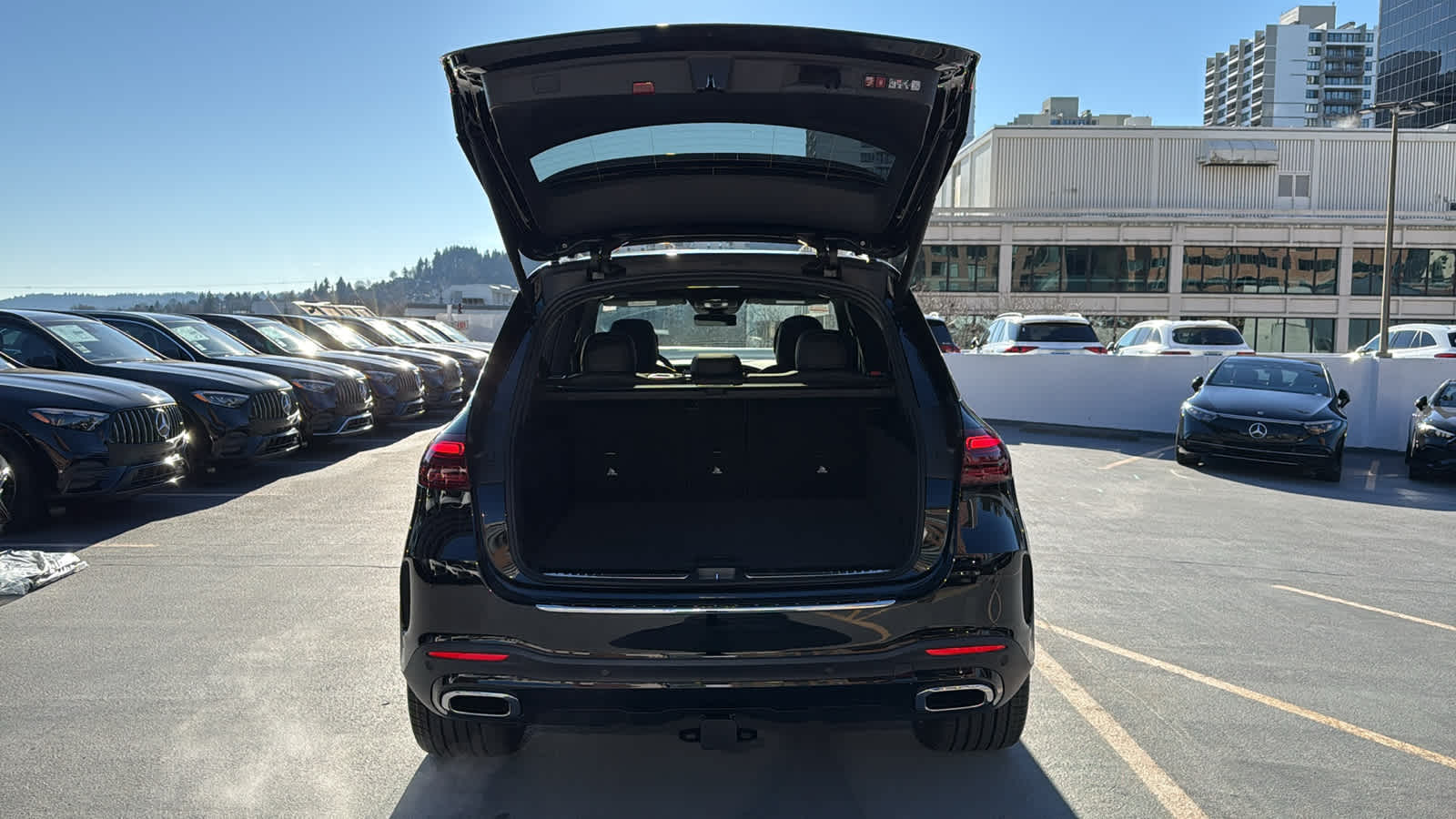 Thumbnail: 2026 Mercedes-Benz GLE - 8