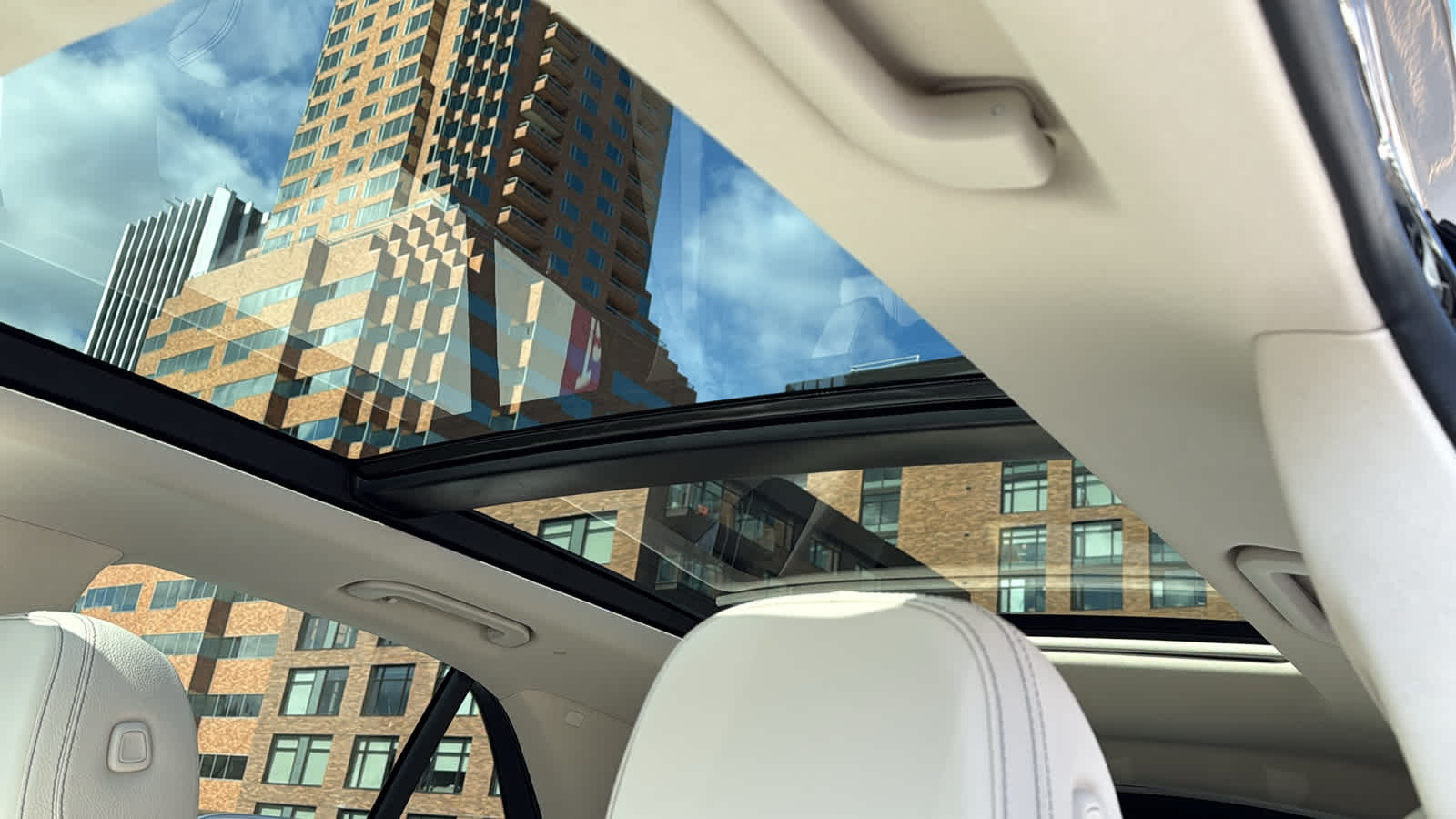 Thumbnail: 2026 Mercedes-Benz GLE - 28