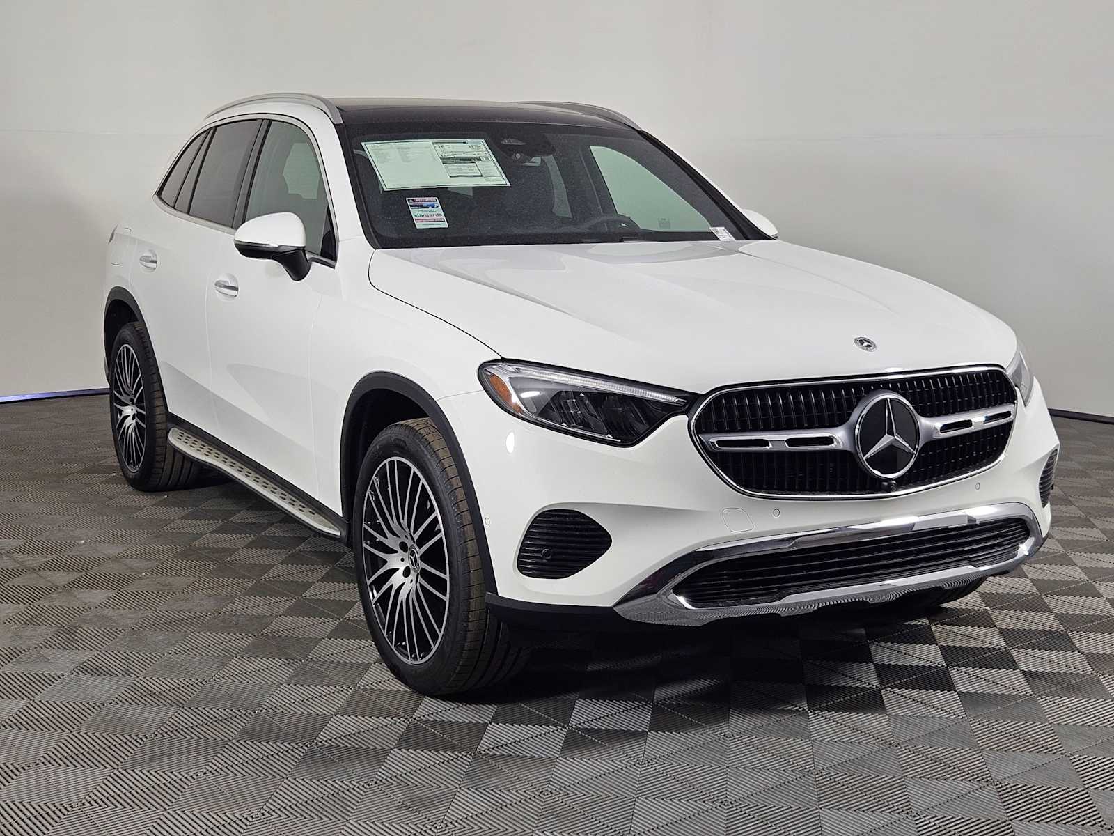 2025 Mercedes-Benz GLC 300 7