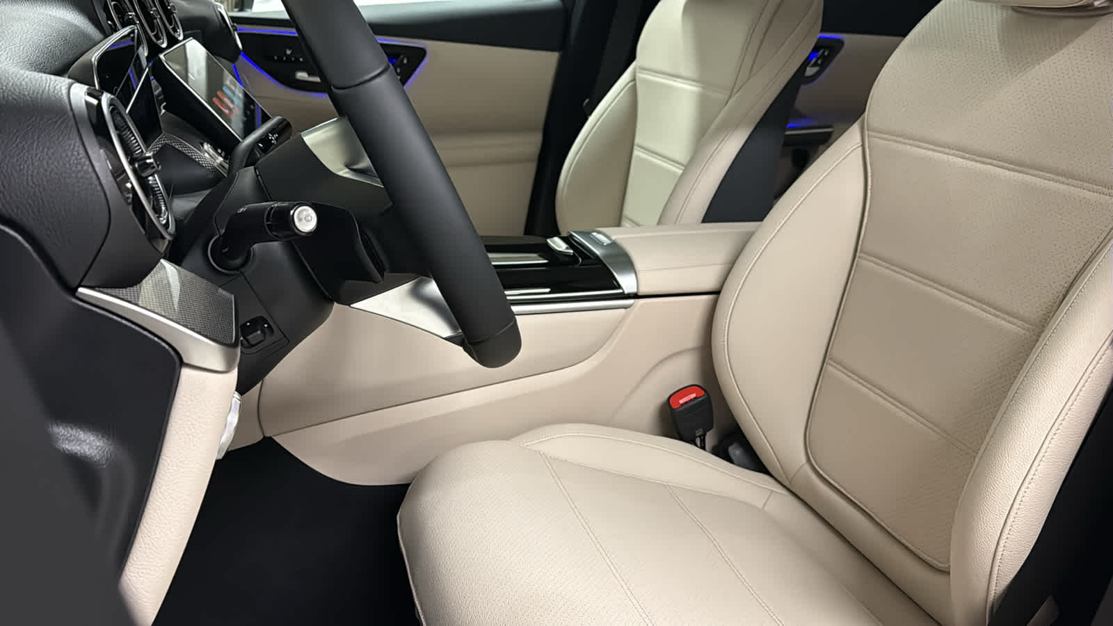 Thumbnail: 2026 Mercedes-Benz GLC - 28