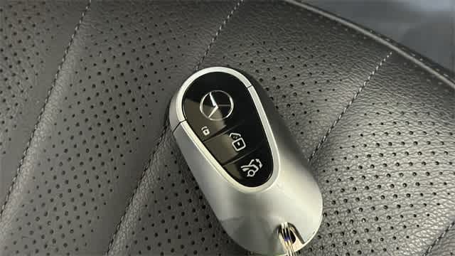 Thumbnail: 2023 Mercedes-Benz EQS - 35