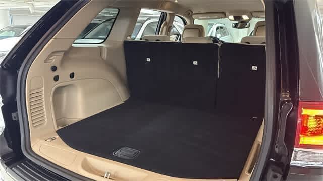 Thumbnail: 2022 Jeep Grand Cherokee - 28