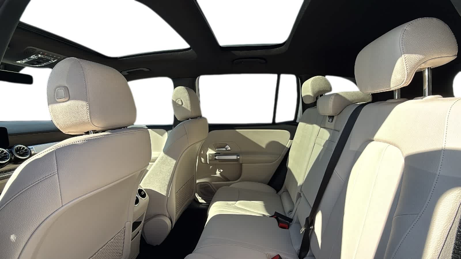 Thumbnail: 2025 Mercedes-Benz GLB - 7