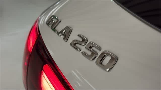 Thumbnail: 2025 Mercedes-Benz GLA - 9