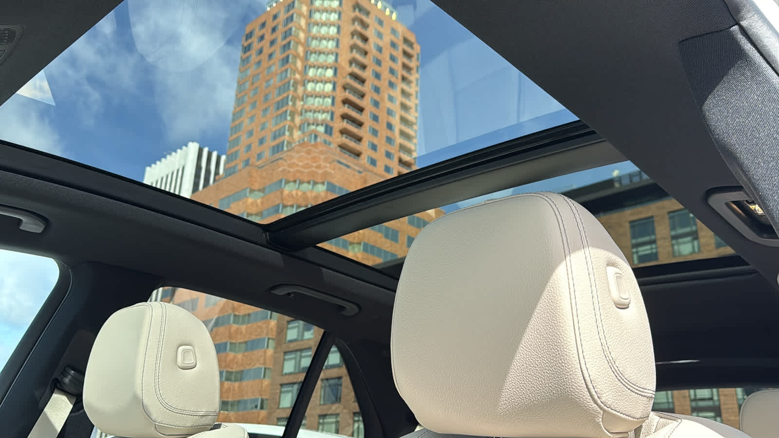 Thumbnail: 2026 Mercedes-Benz GLE - 28