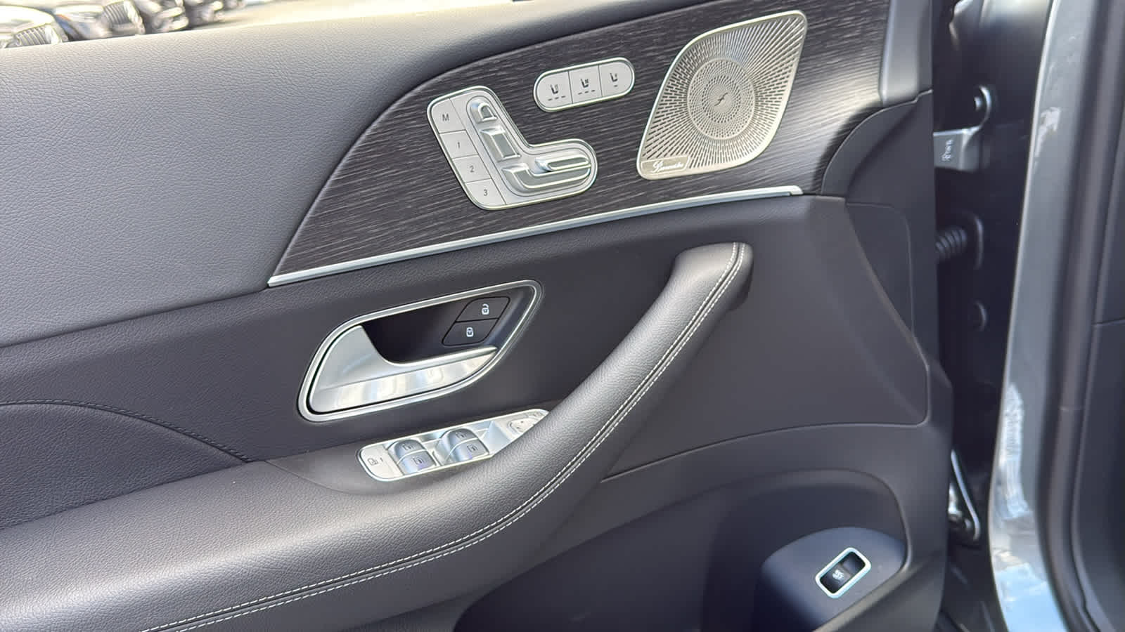 Thumbnail: 2026 Mercedes-Benz GLE - 17