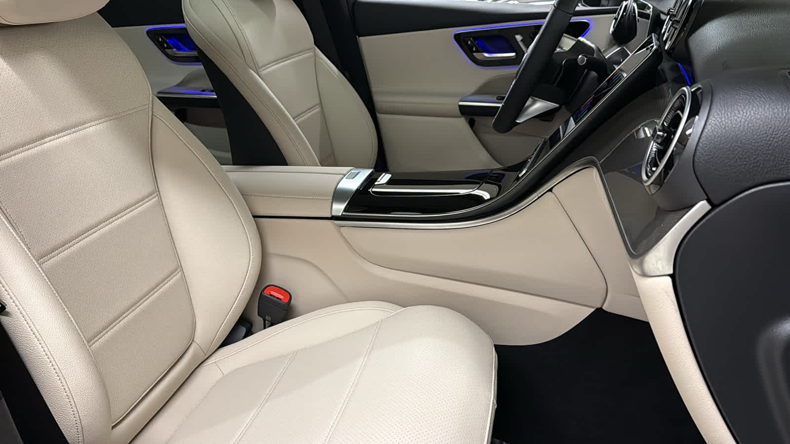 Thumbnail: 2026 Mercedes-Benz GLC - 36