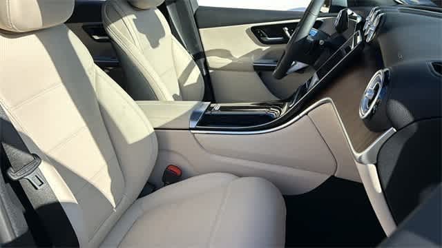 Thumbnail: 2026 Mercedes-Benz GLC - 35