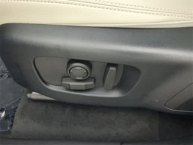 Thumbnail: 2020 Land Rover Range Rover Velar - 17