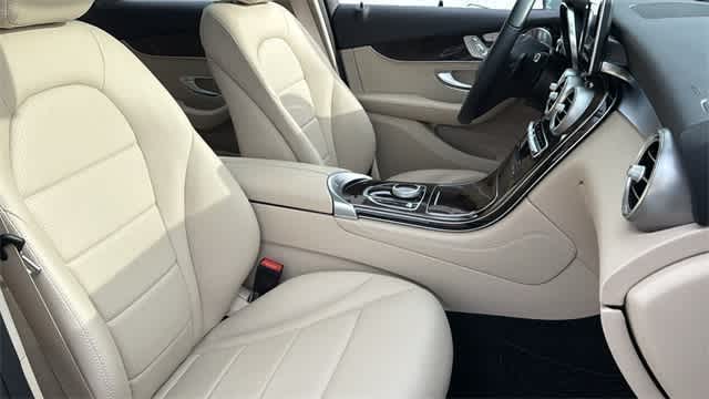 Thumbnail: 2019 Mercedes-Benz GLC - 35