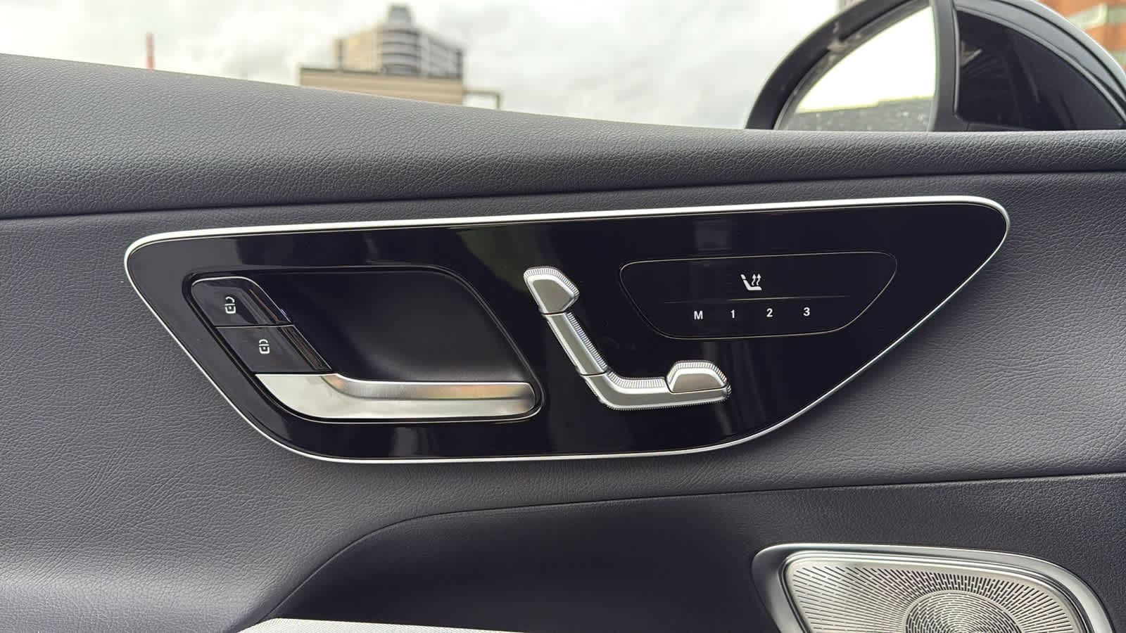 Thumbnail: 2025 Mercedes-Benz GLC - 15