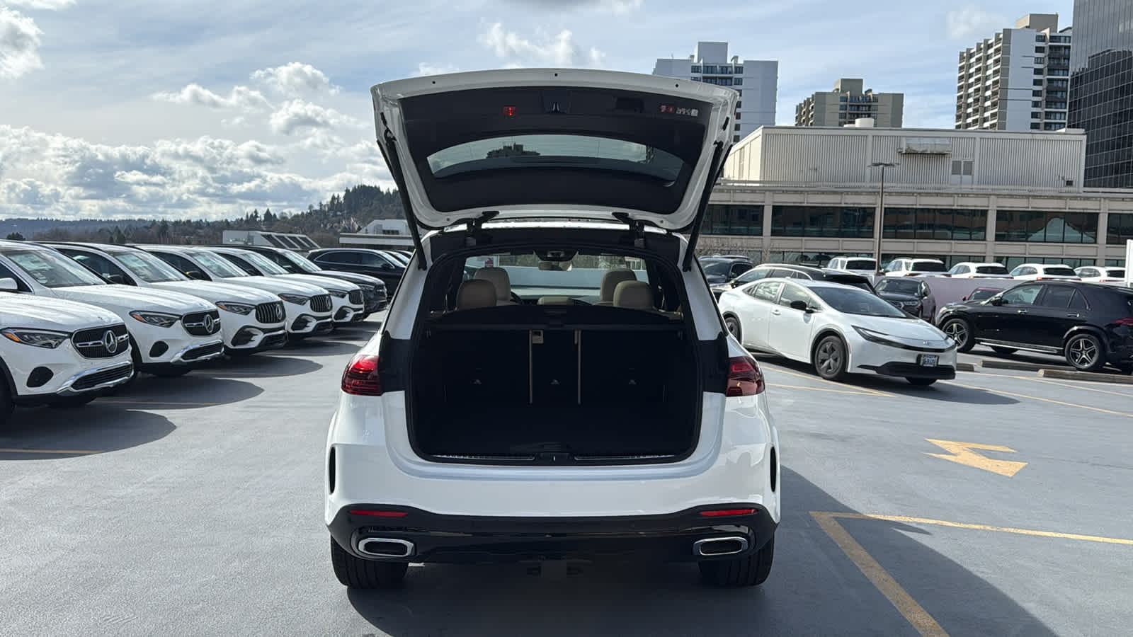 Thumbnail: 2026 Mercedes-Benz GLE - 9