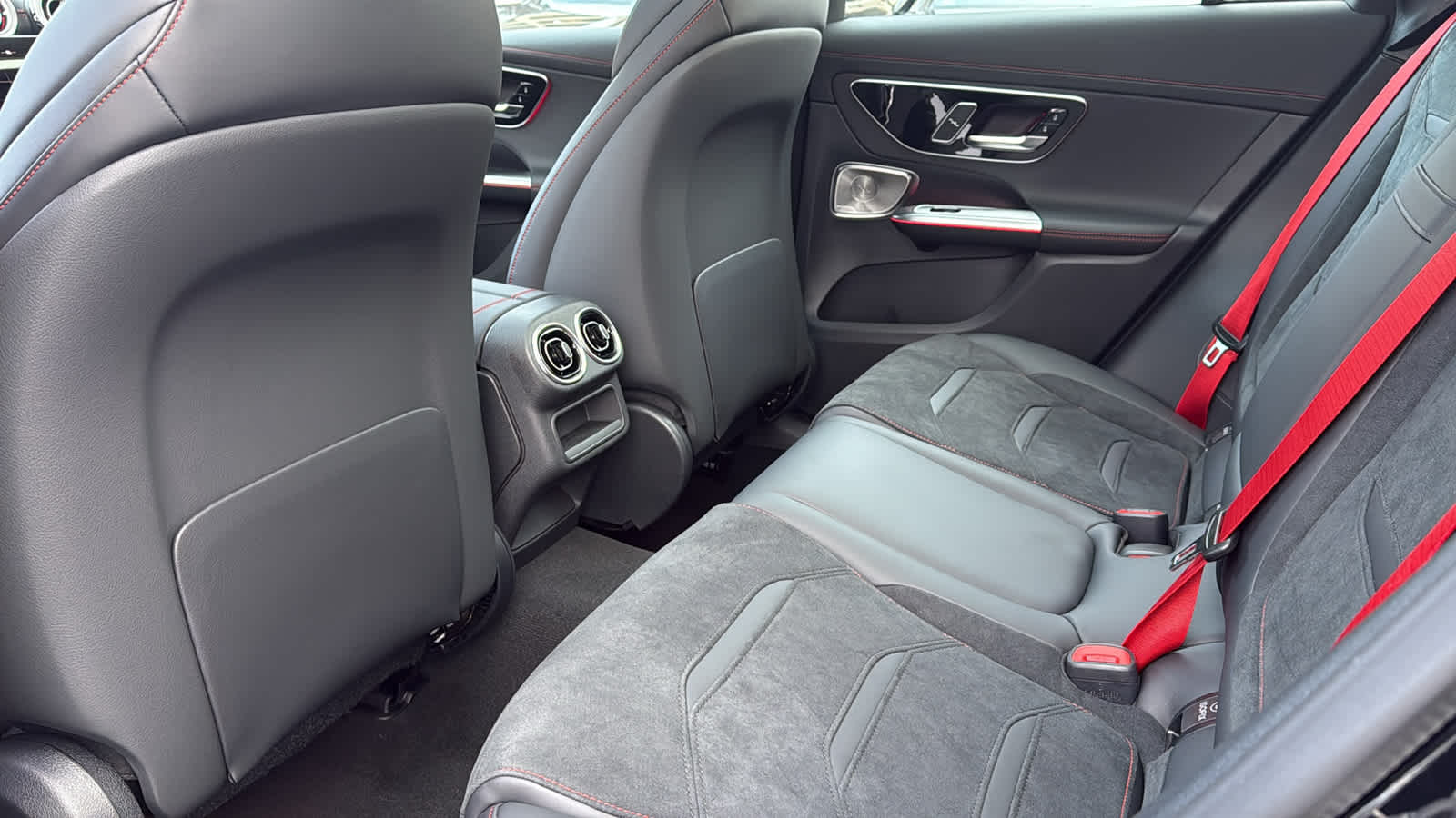 Thumbnail: 2026 Mercedes-Benz GLC - 30