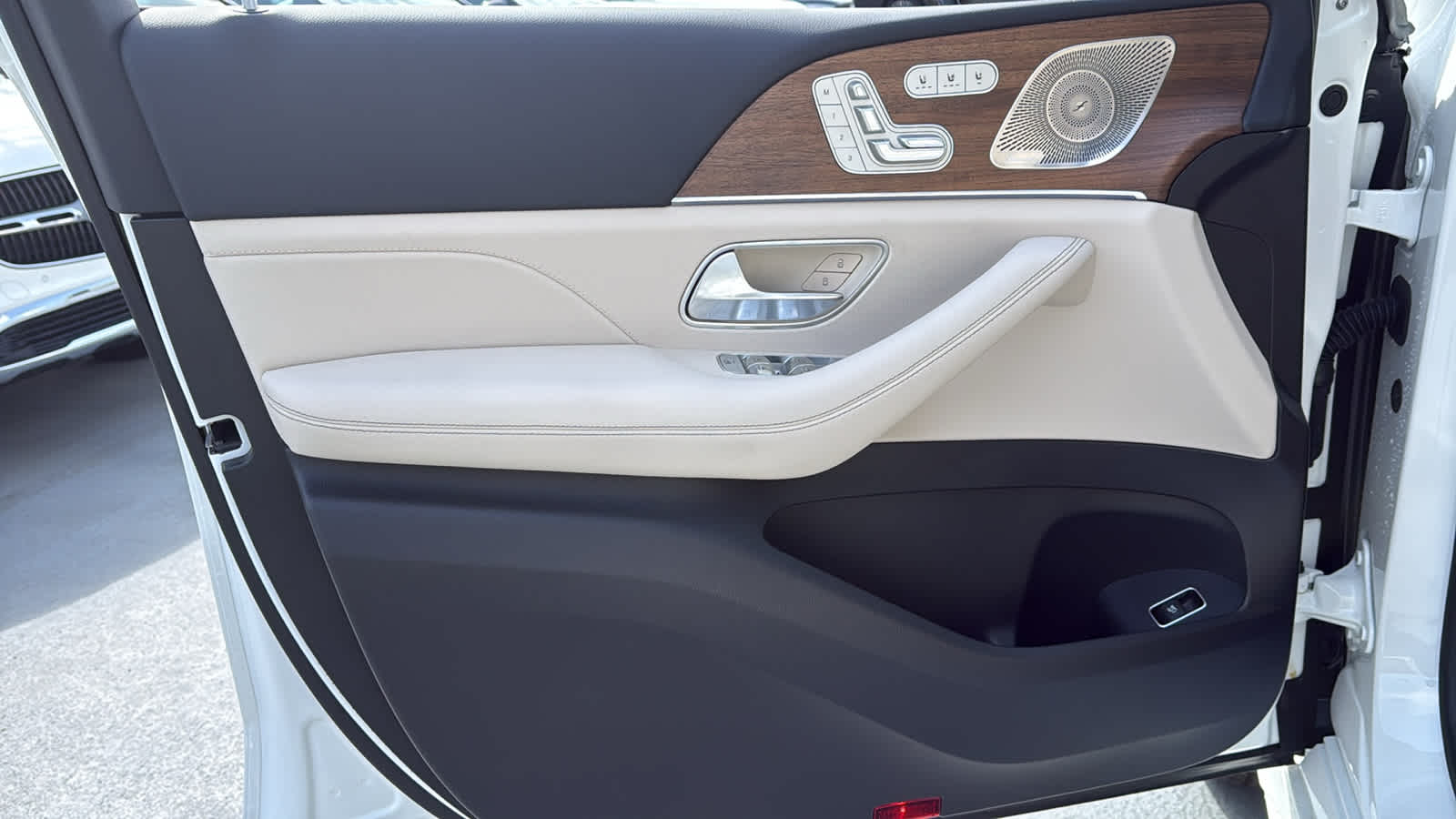 Thumbnail: 2026 Mercedes-Benz GLE - 16