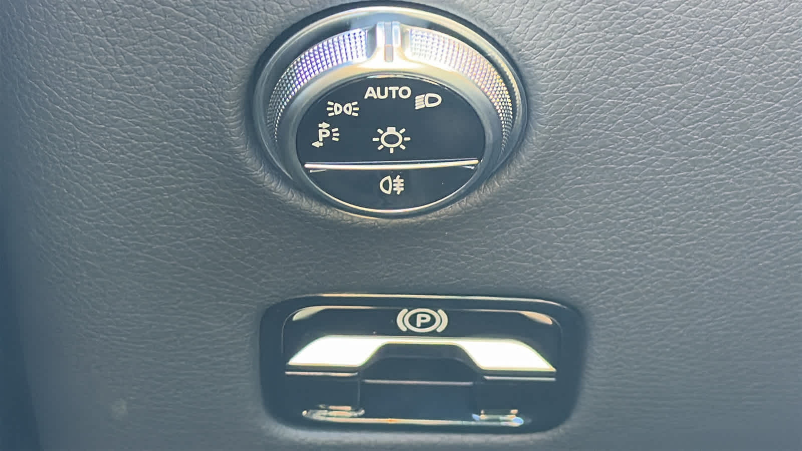 Thumbnail: 2026 Mercedes-Benz GLC - 18