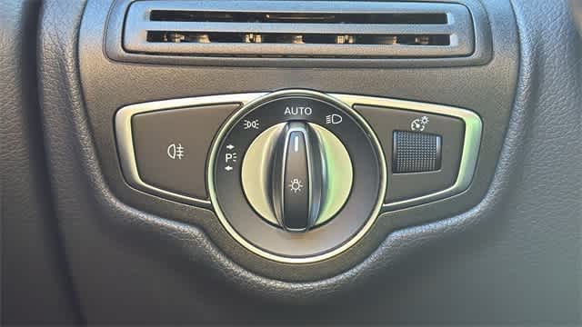 Thumbnail: 2022 Mercedes-Benz GLC - 17