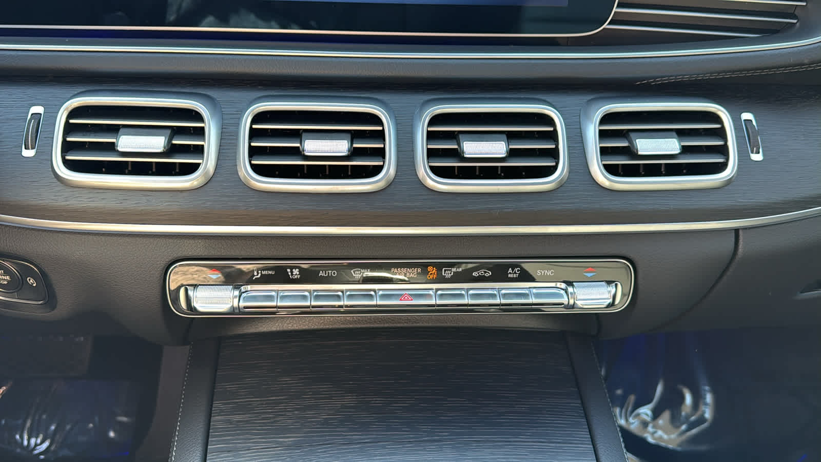 Thumbnail: 2026 Mercedes-Benz GLE - 23