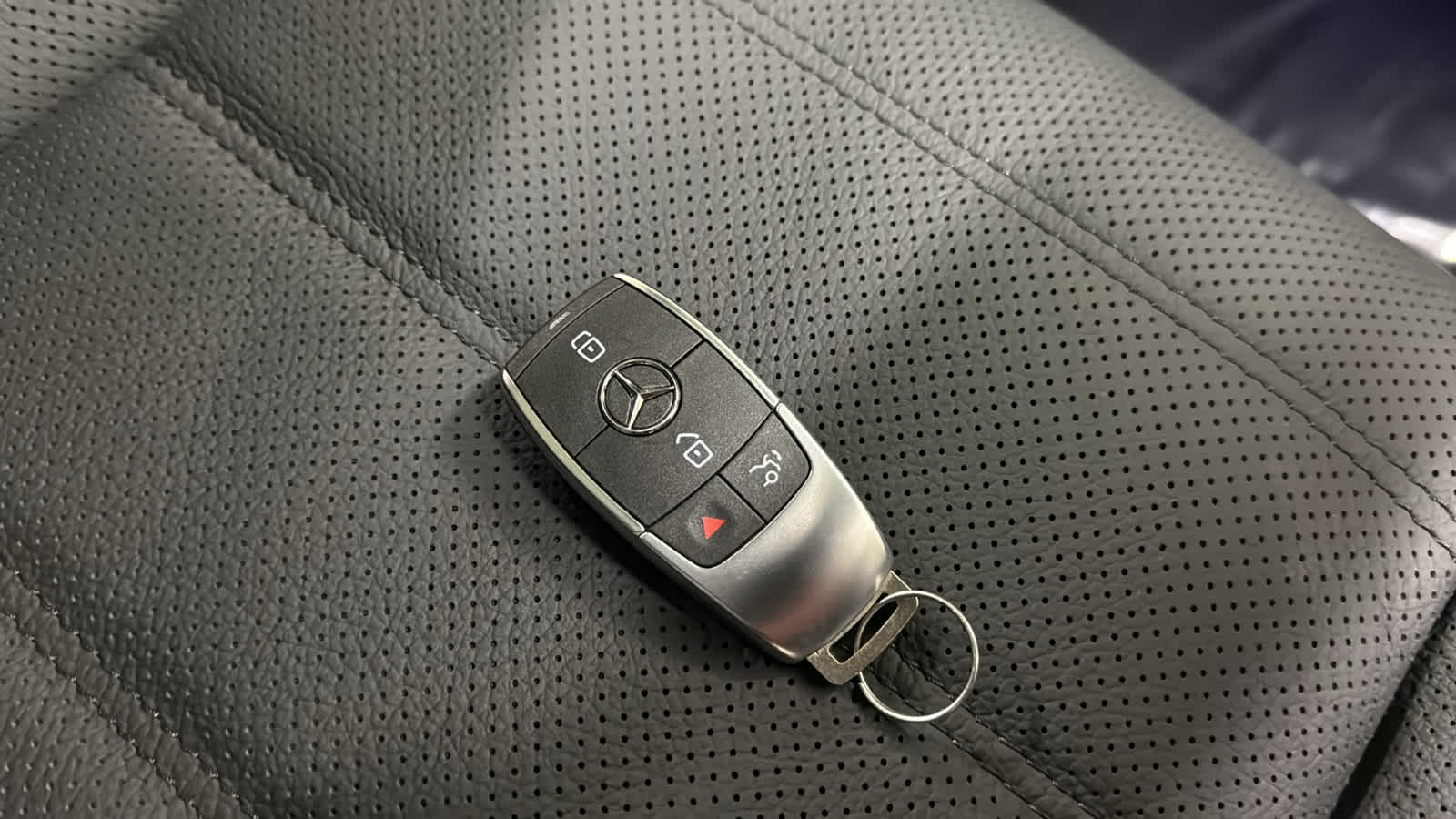 Thumbnail: 2026 Mercedes-Benz GLE - 36