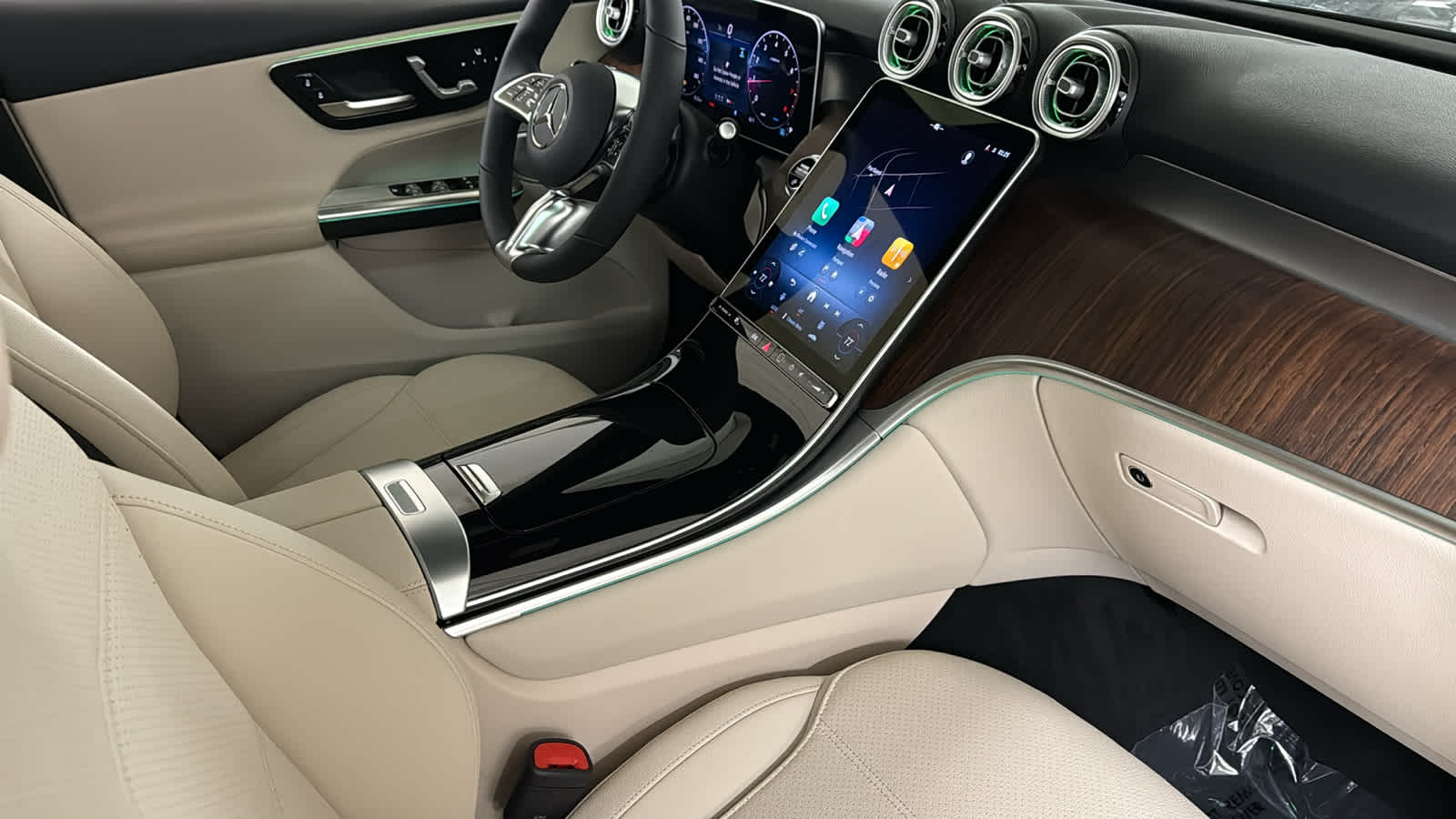 Thumbnail: 2026 Mercedes-Benz GLC - 35