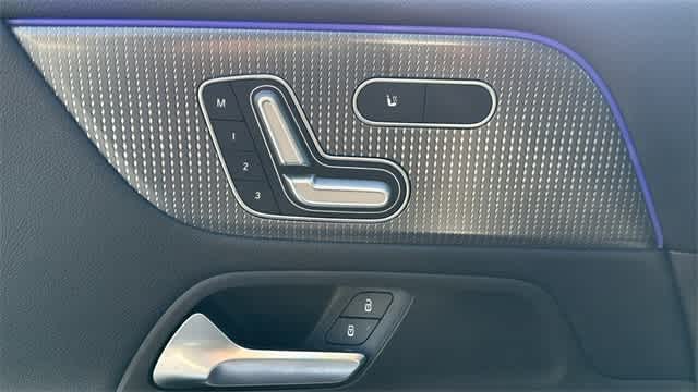 Thumbnail: 2021 Mercedes-Benz GLB - 34