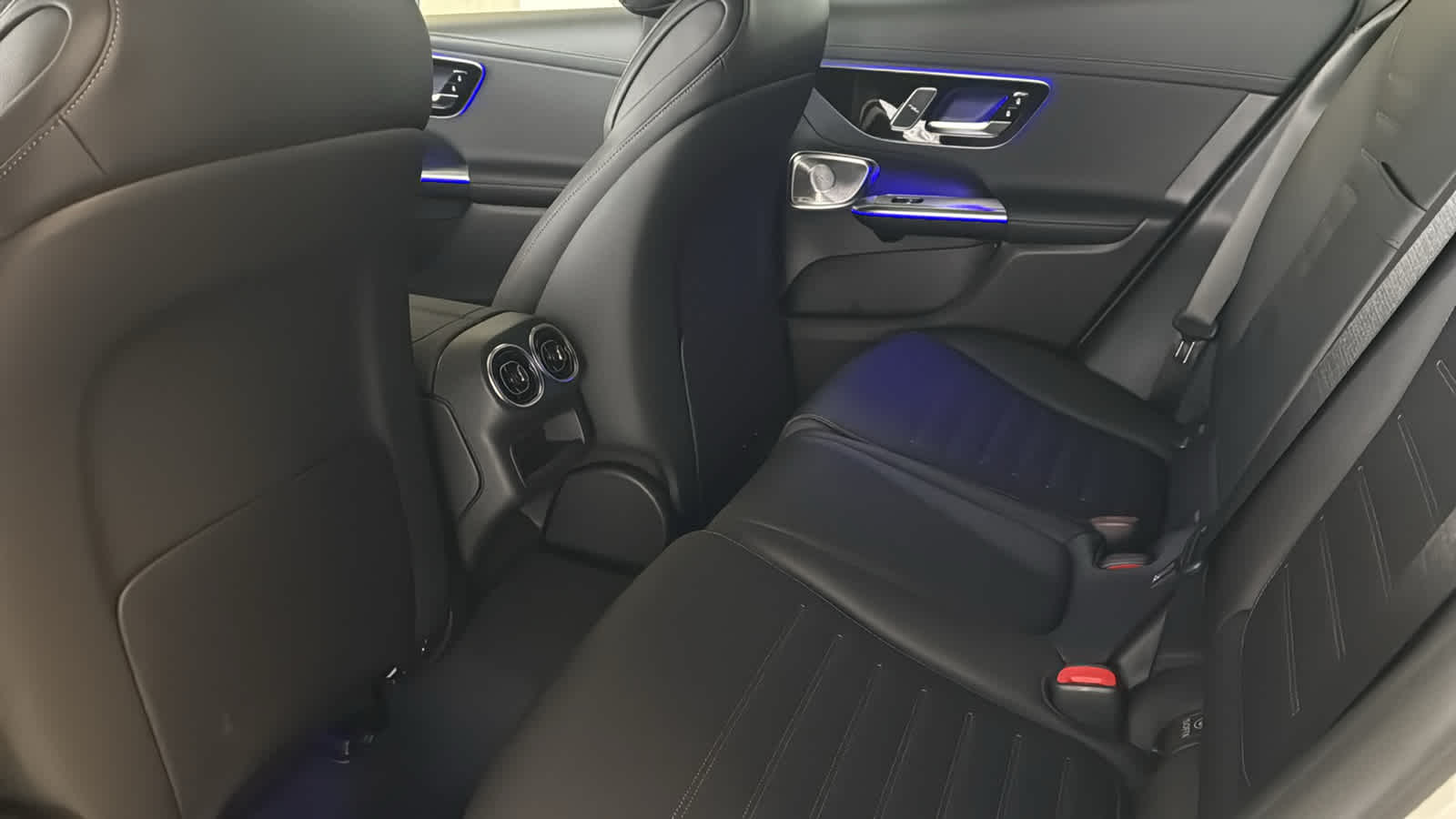 Thumbnail: 2026 Mercedes-Benz GLC - 31