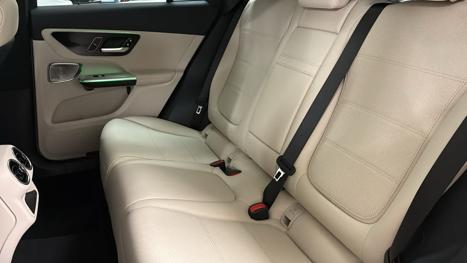 Thumbnail: 2026 Mercedes-Benz GLC - 30