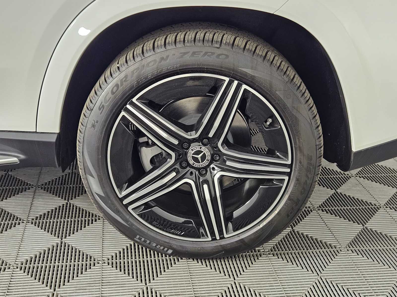 2025 Mercedes-Benz GLE 450 13