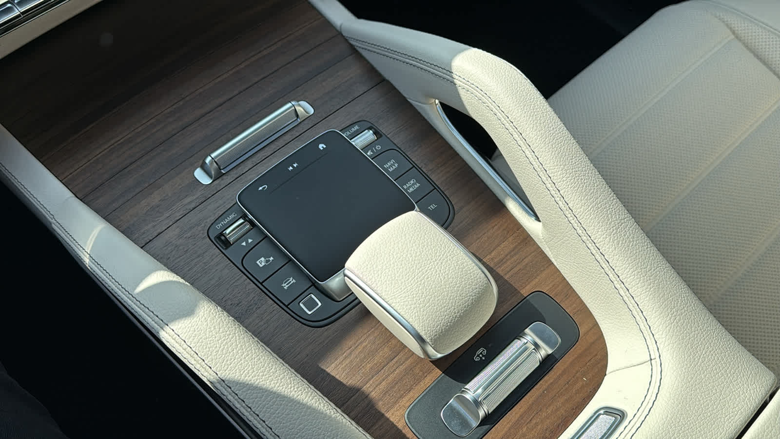 Thumbnail: 2026 Mercedes-Benz GLE - 25