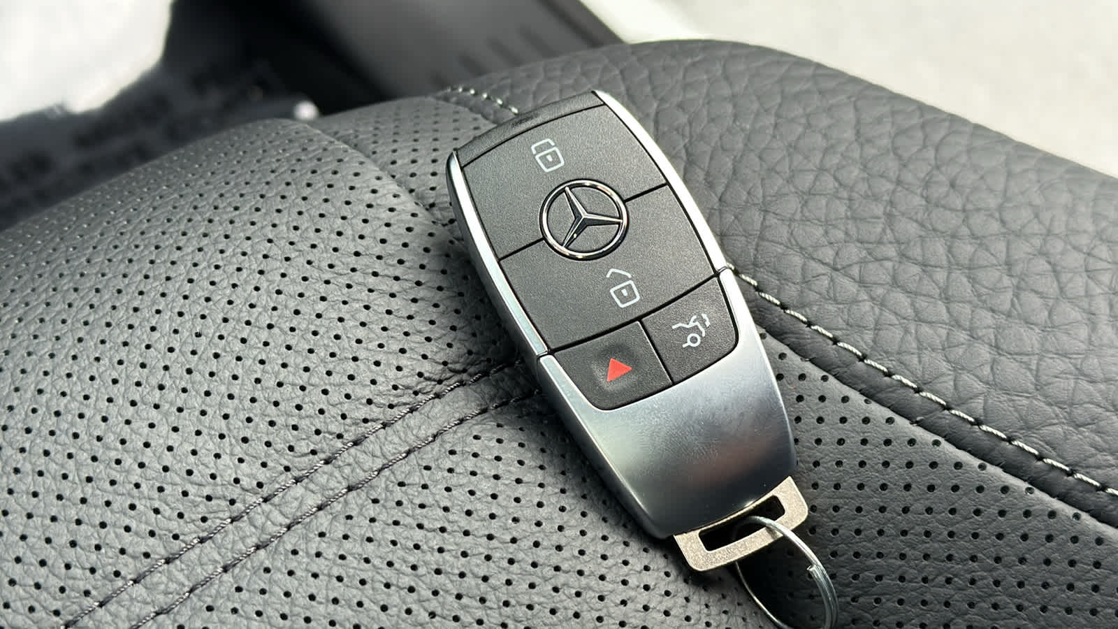 Thumbnail: 2026 Mercedes-Benz GLE - 36