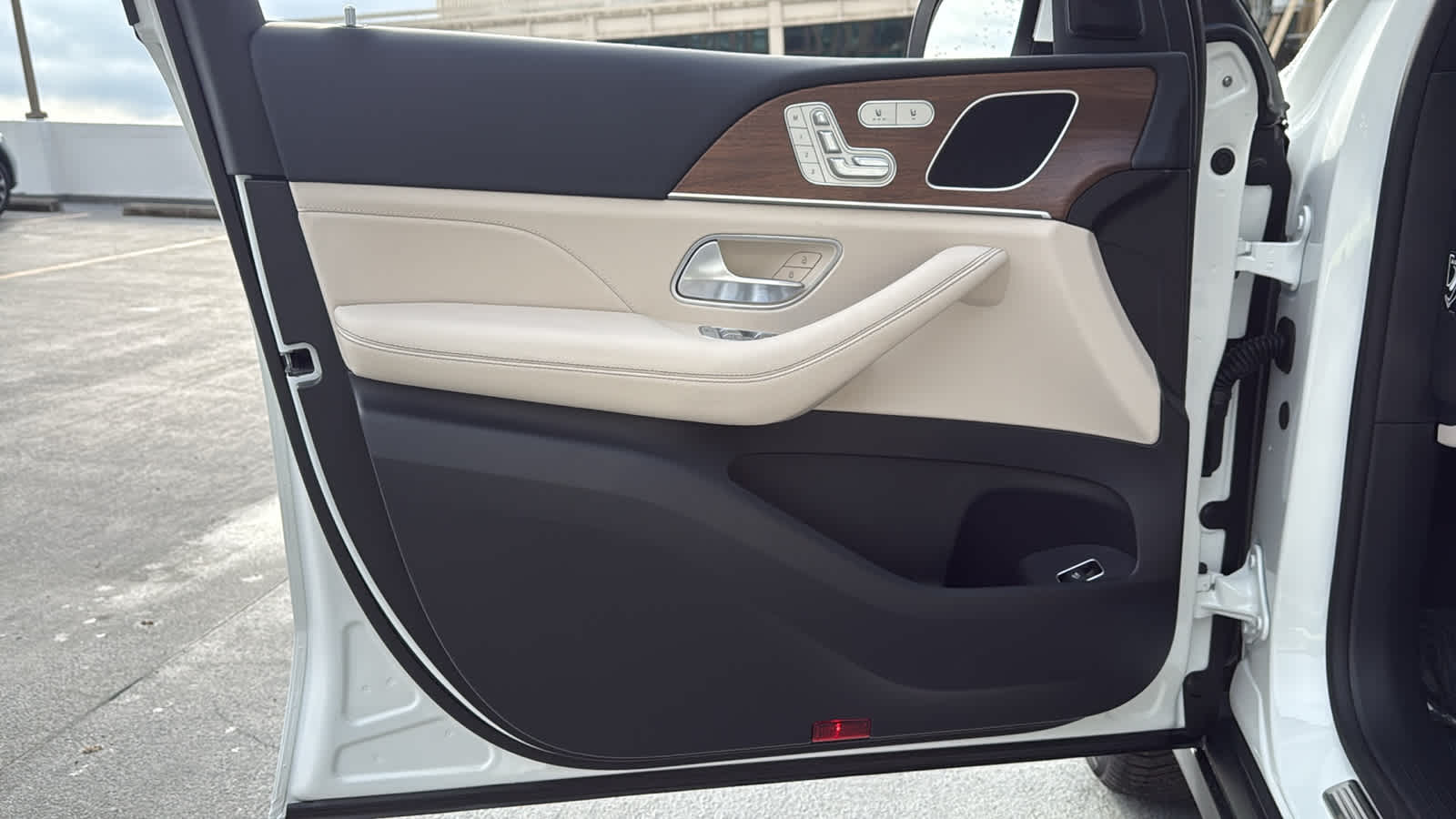 Thumbnail: 2026 Mercedes-Benz GLE - 13