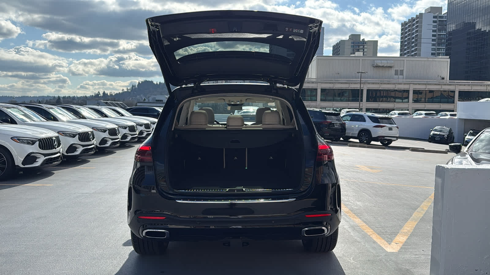 Thumbnail: 2026 Mercedes-Benz GLE - 9