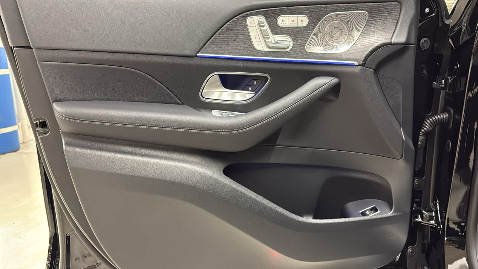 Thumbnail: 2026 Mercedes-Benz GLE - 14