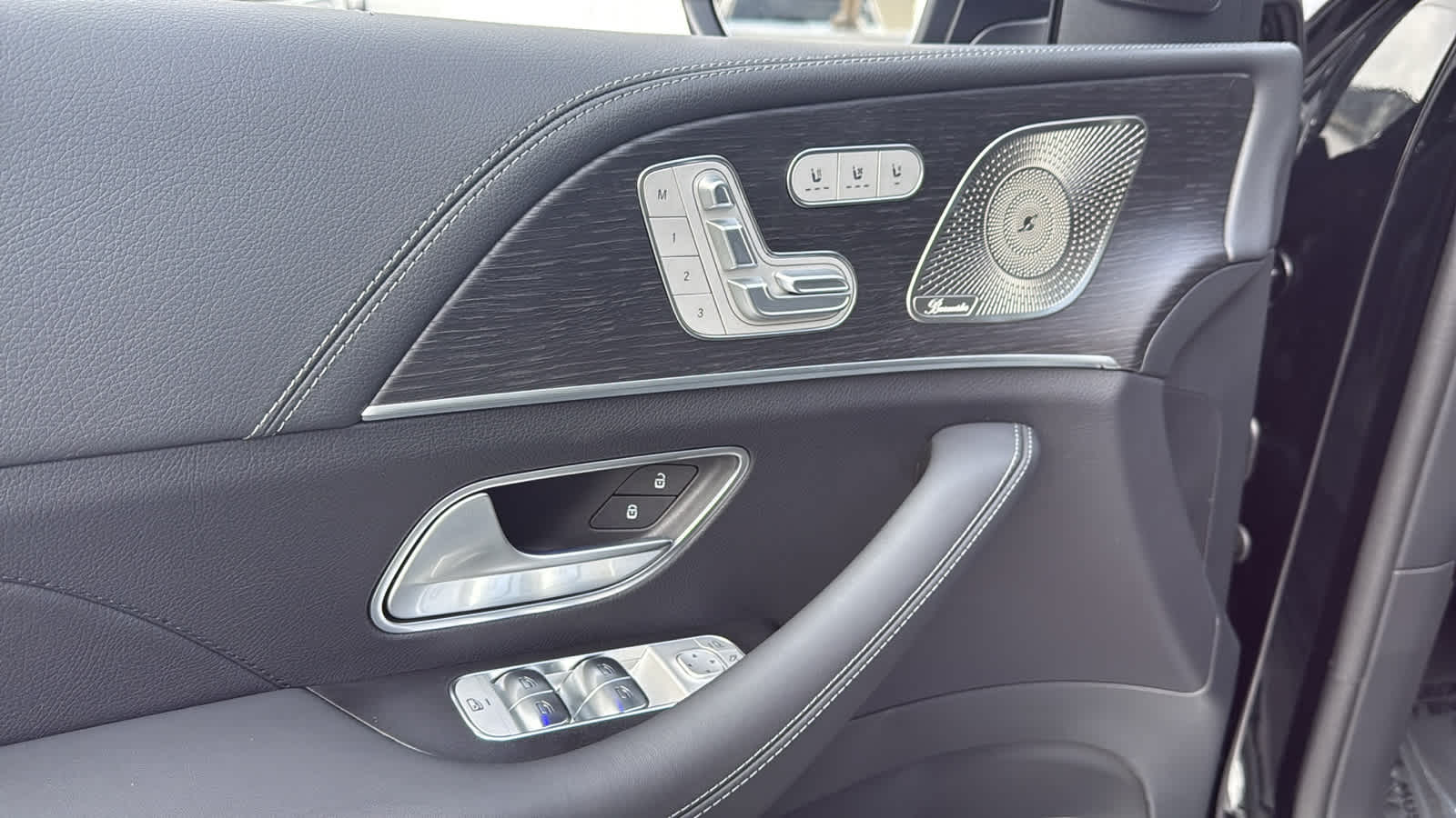 Thumbnail: 2026 Mercedes-Benz GLE - 14