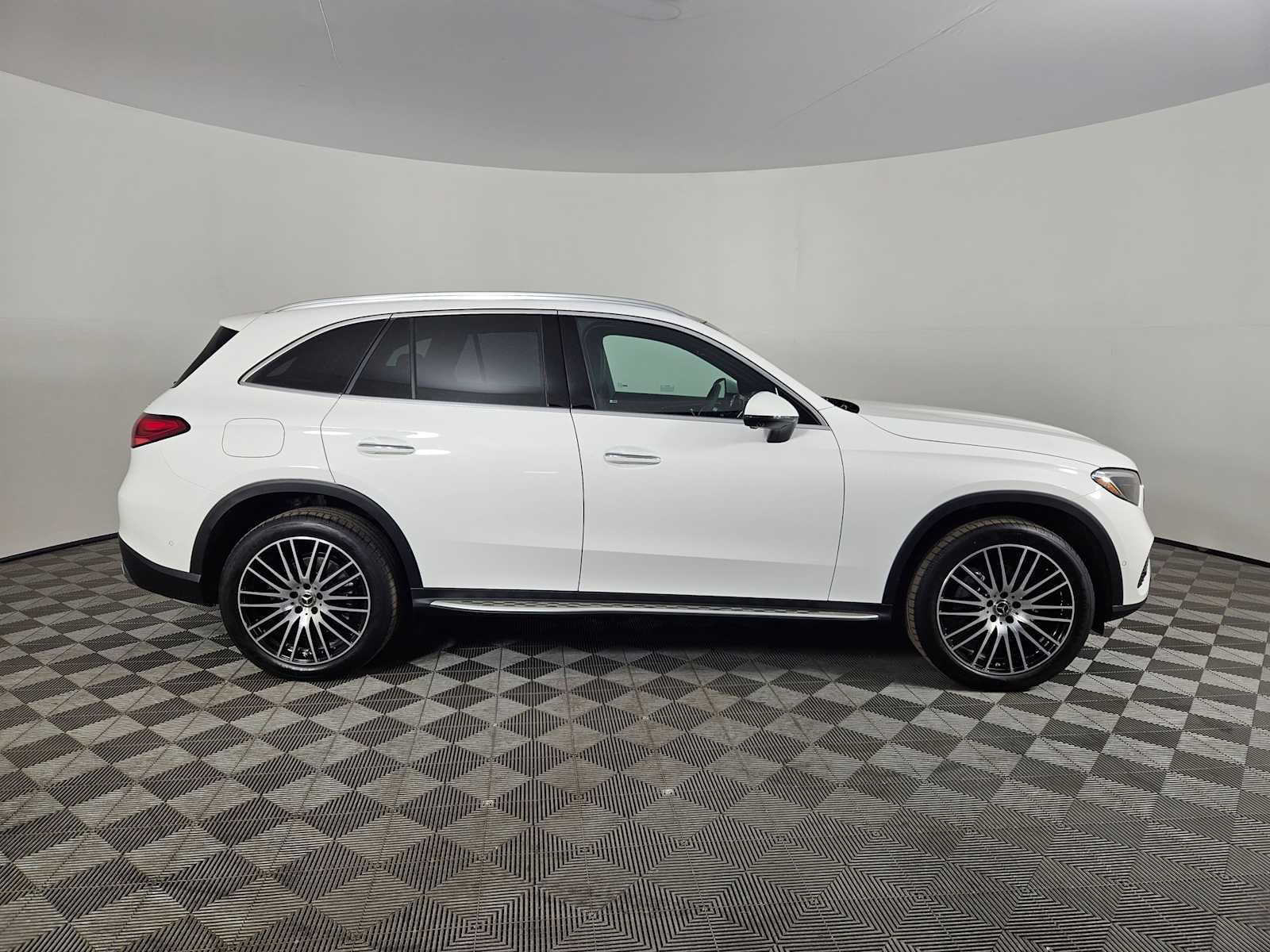 2025 Mercedes-Benz GLC 300 6
