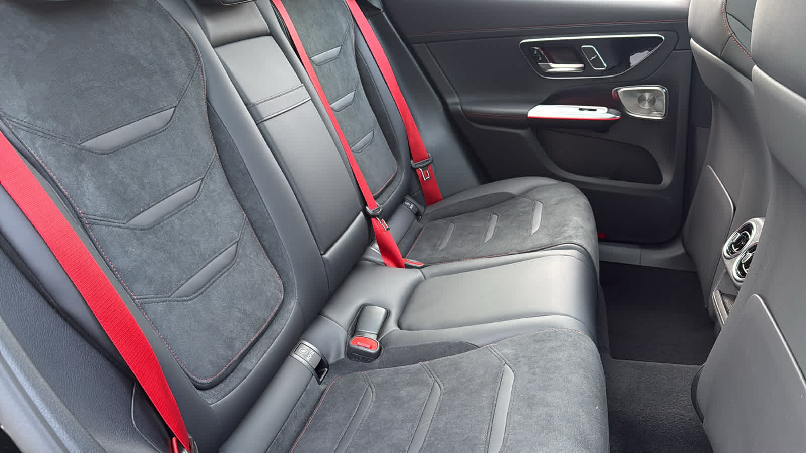 Thumbnail: 2026 Mercedes-Benz GLC - 34