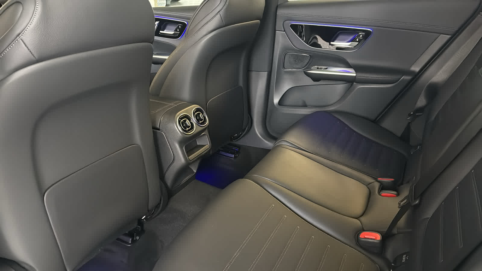 Thumbnail: 2026 Mercedes-Benz GLC - 30