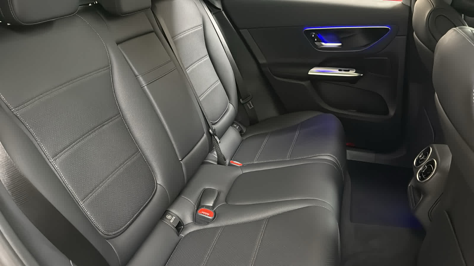 Thumbnail: 2026 Mercedes-Benz GLC - 34