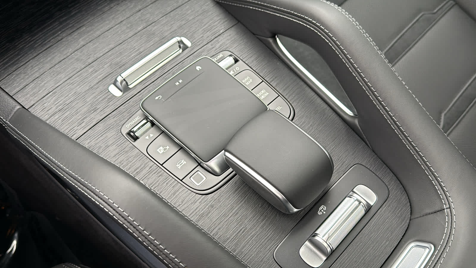 Thumbnail: 2026 Mercedes-Benz GLE - 24