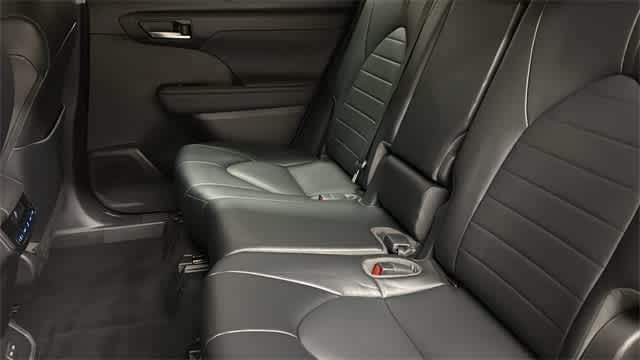 Thumbnail: 2022 Toyota Highlander - 29