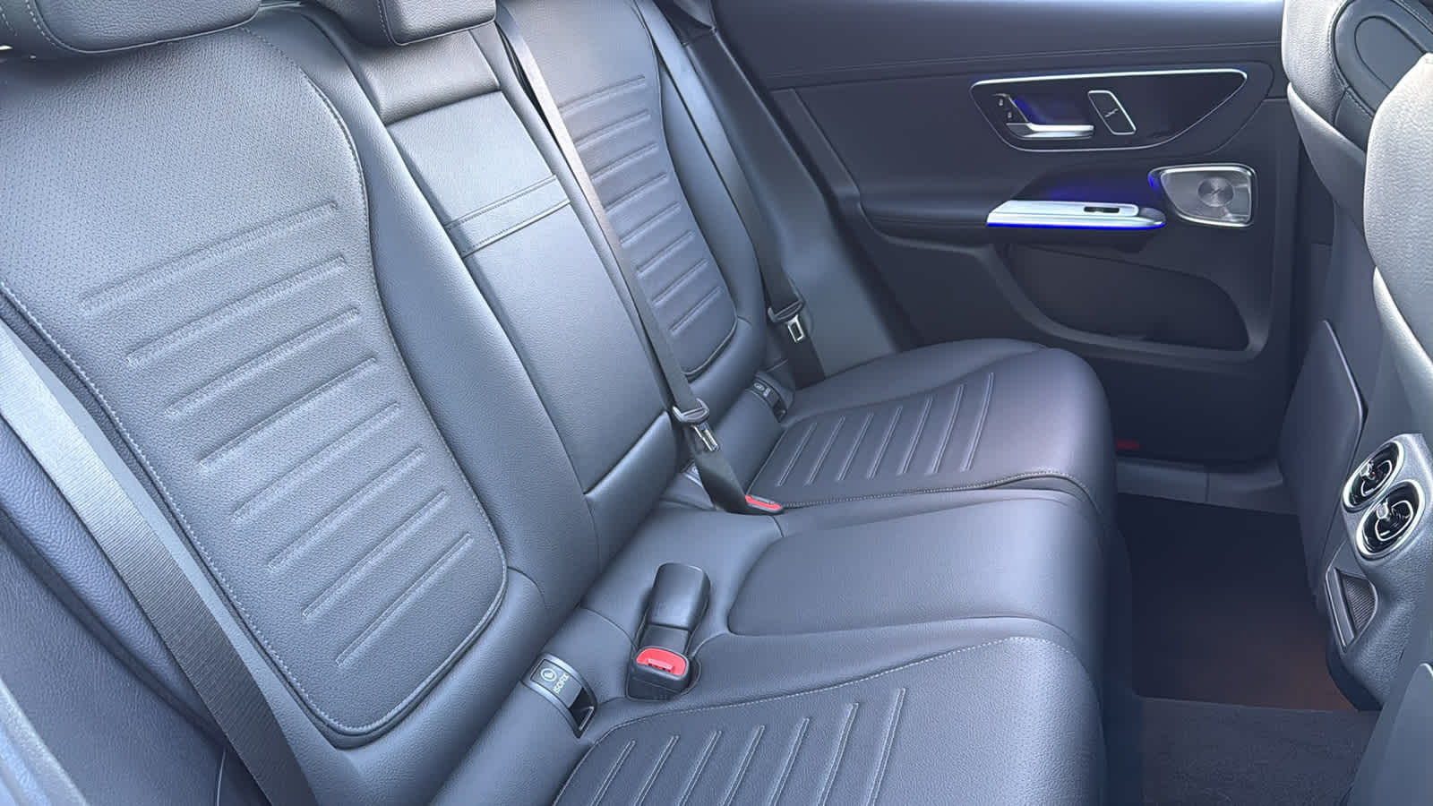 Thumbnail: 2026 Mercedes-Benz GLC - 34