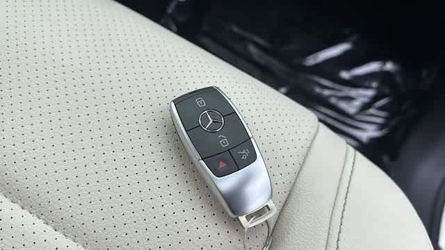 Thumbnail: 2026 Mercedes-Benz GLE - 20