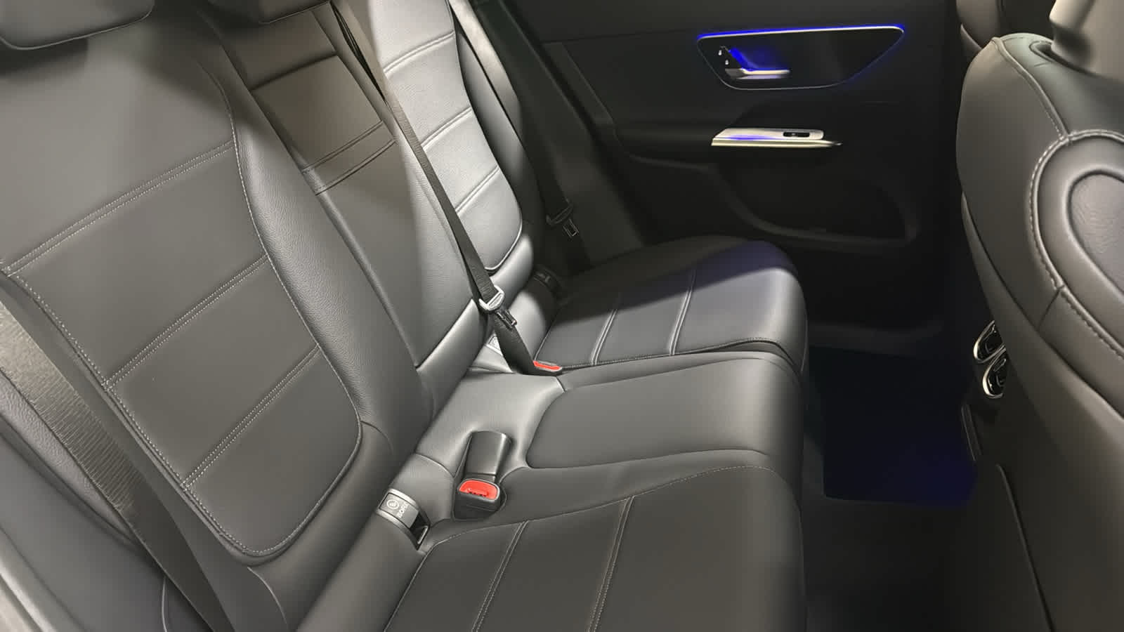 Thumbnail: 2026 Mercedes-Benz GLC - 35