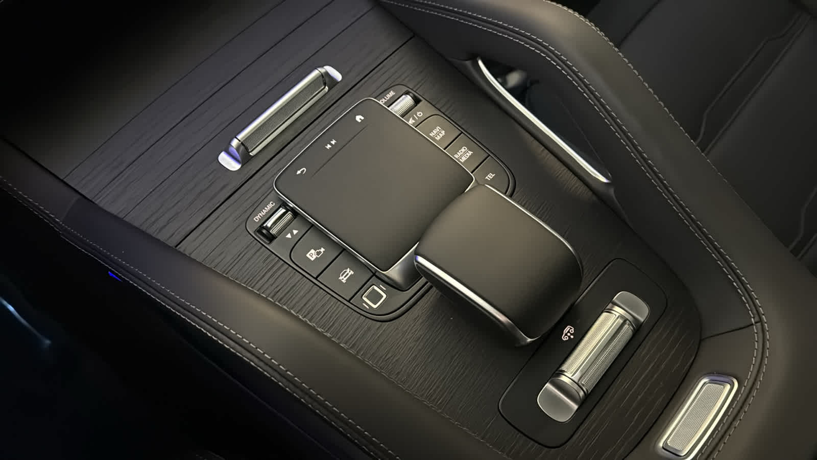 Thumbnail: 2026 Mercedes-Benz GLE - 25