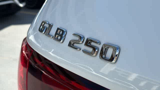 Thumbnail: 2025 Mercedes-Benz GLB - 9